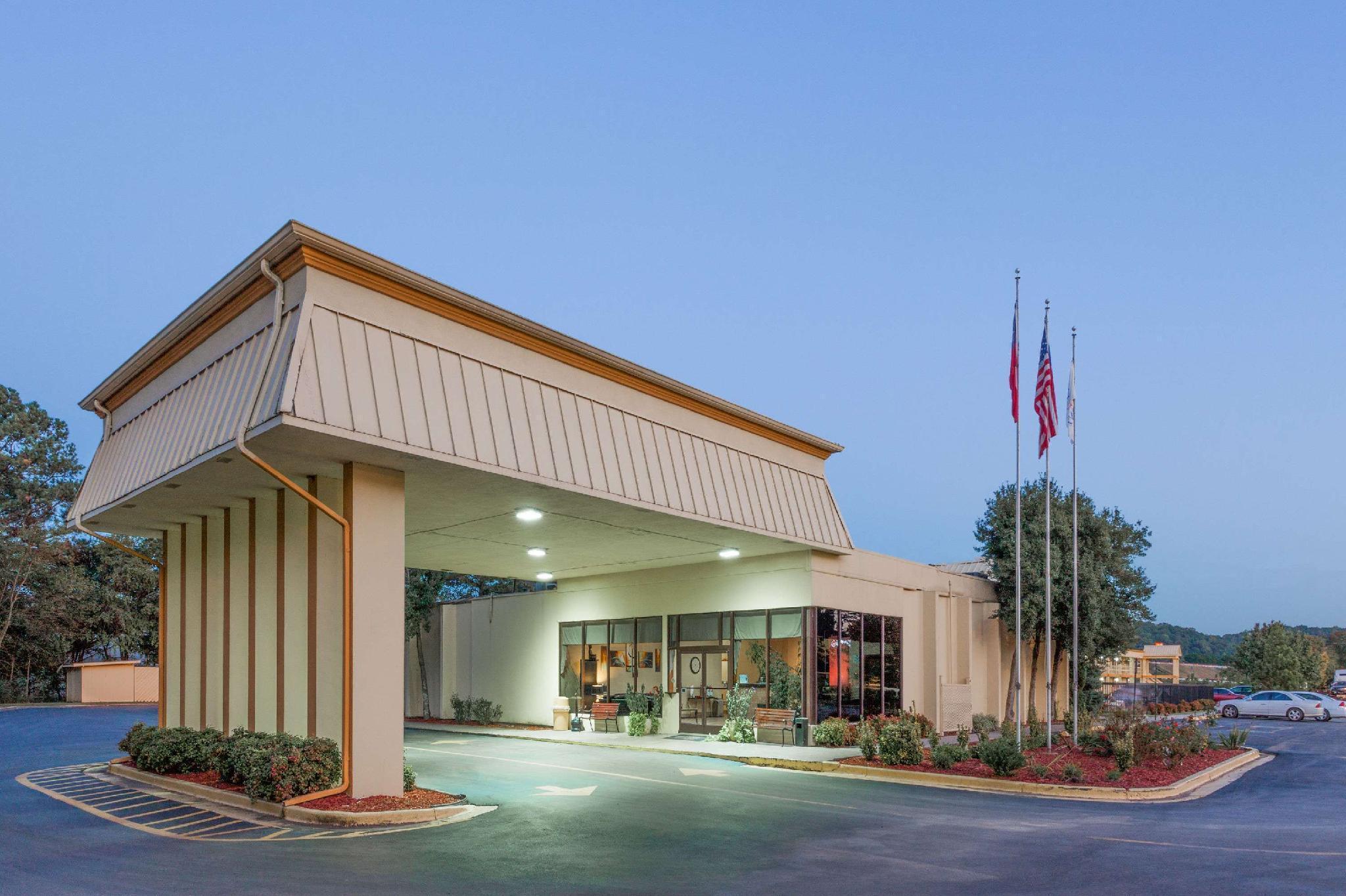 Quality Inn Dalton Extérieur photo