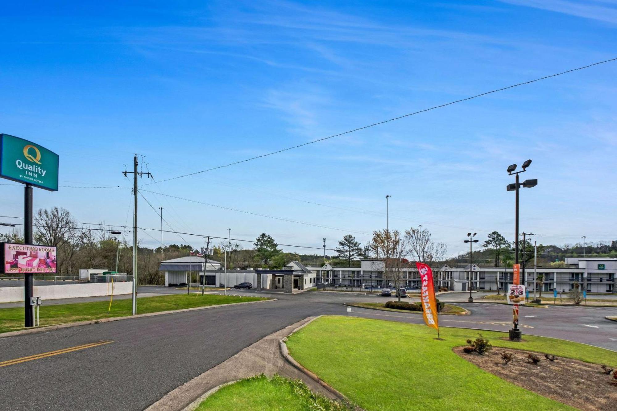 Quality Inn Dalton Extérieur photo