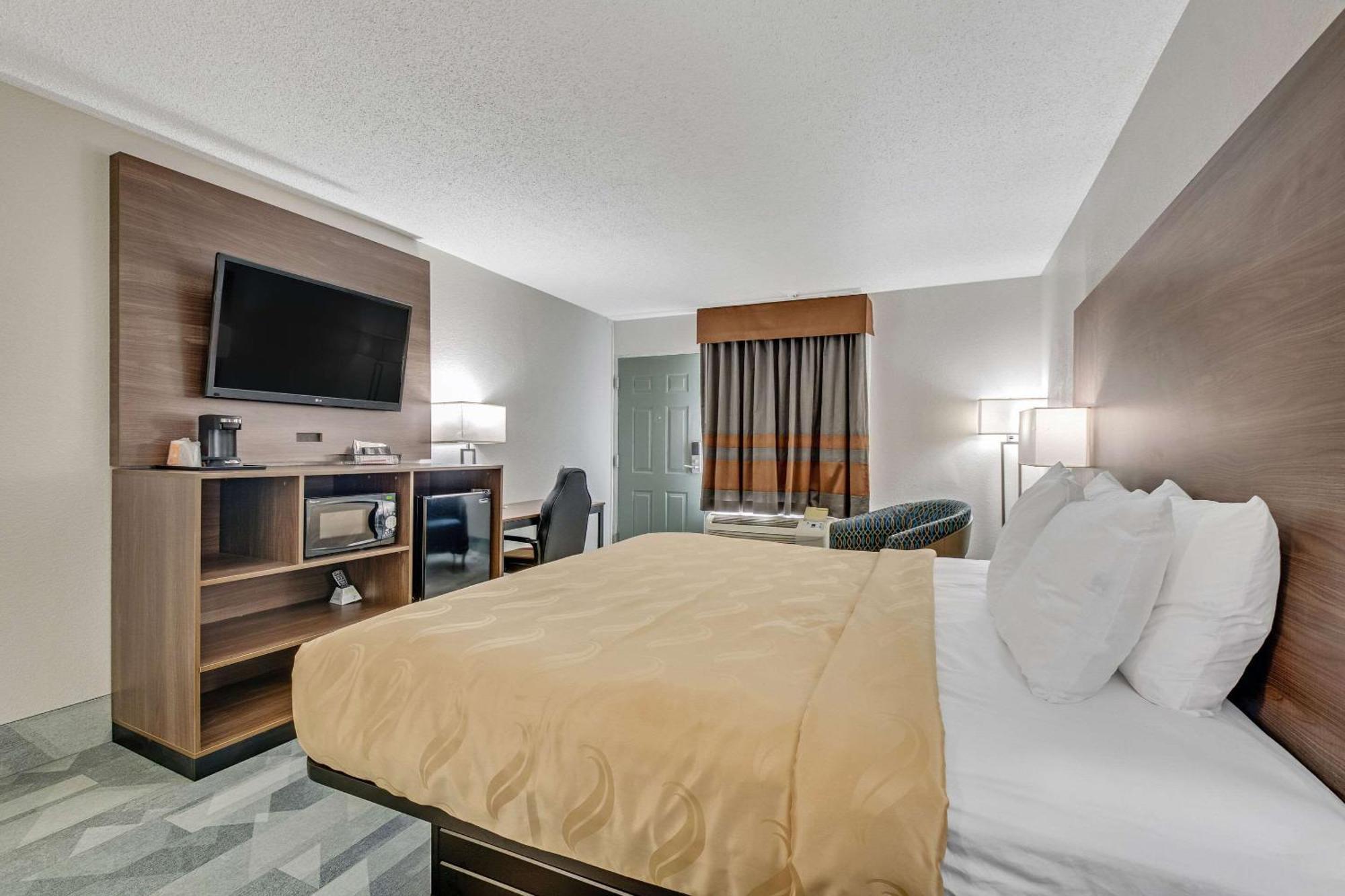 Quality Inn Dalton Extérieur photo