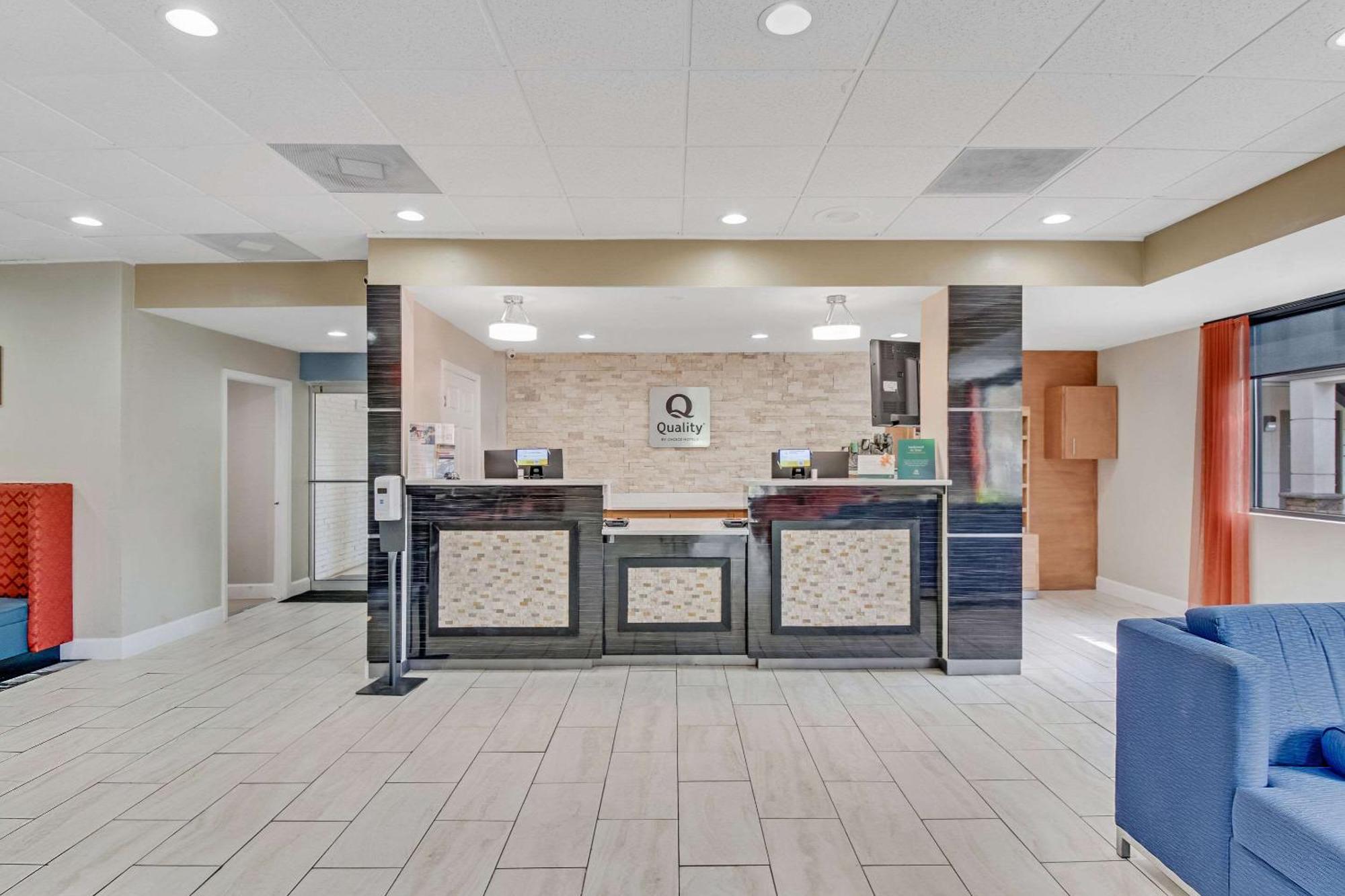 Quality Inn Dalton Extérieur photo