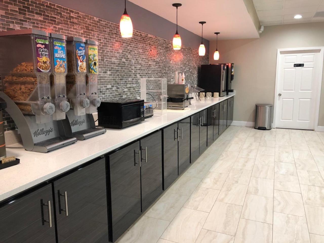 Quality Inn Dalton Extérieur photo