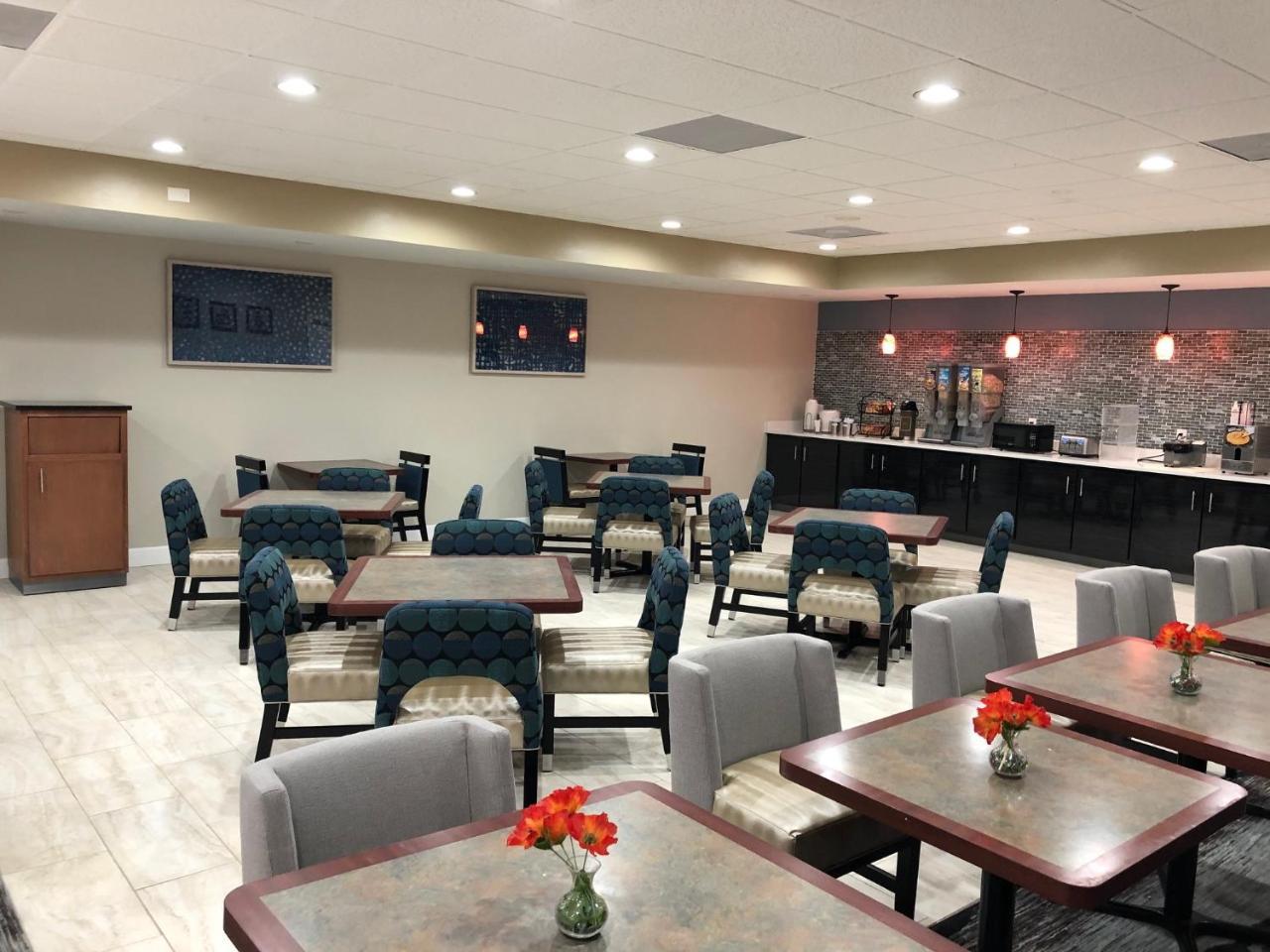 Quality Inn Dalton Extérieur photo